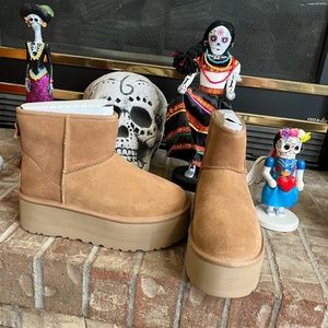 UGG NIB Mini Platforms
